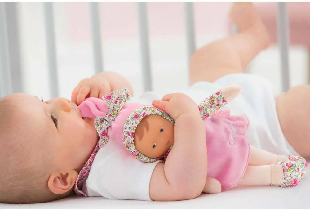 DOUDOU MISS ROSE JARDIN EN FLEURS 25 CM - COROLLE MON DOUDOU 5 DOUDOU MISS ROSE JARDIN EN FLEURS 25 CM - COROLLE MON DOUDOU – Image 5